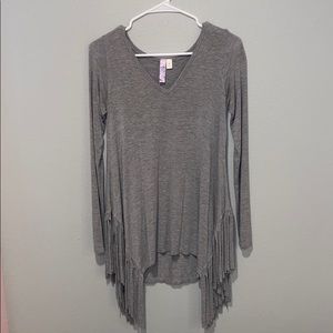 Long sleeve V-neck with fringe